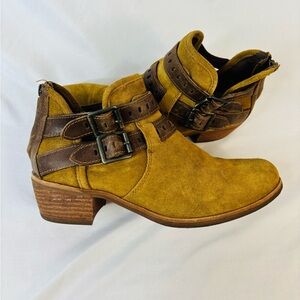 UGG Patsy Chestnut Buckle Suede‎ Boots. LIKE NEW!!